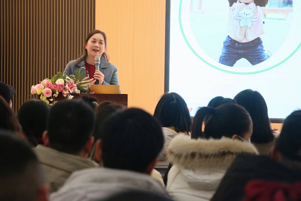 武陵区中心幼儿园召开新学期家长会