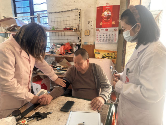 芙蓉街道新河社区联合常德市福利院开展志愿服务活动