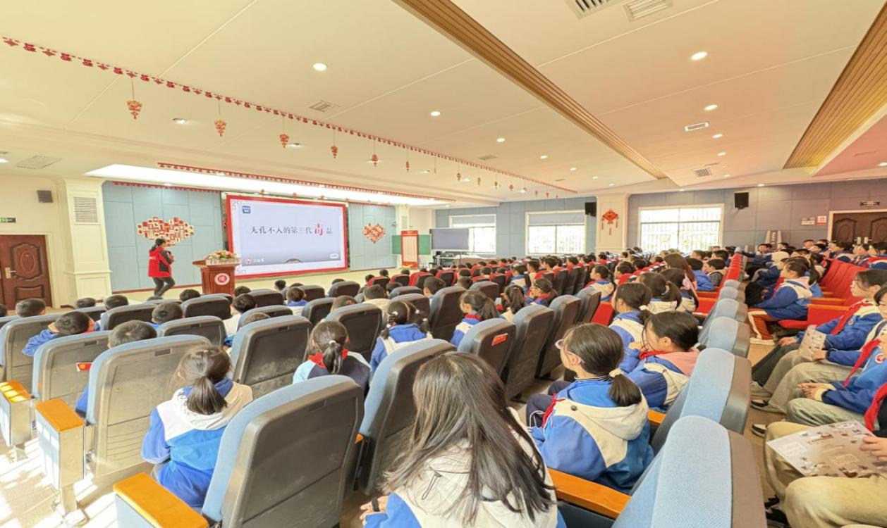 育英德景园小学携手白马湖街道开展禁毒教育活动