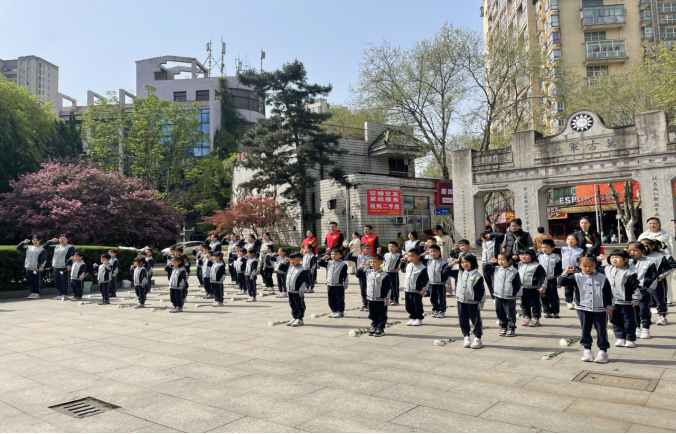 长庚街道廖桥社区联合开展“我们的节日·清明”主题活动