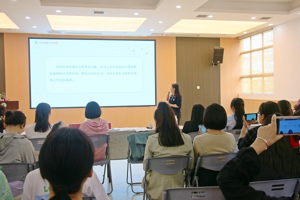 武陵区中心幼儿园：以文育人 以读润德