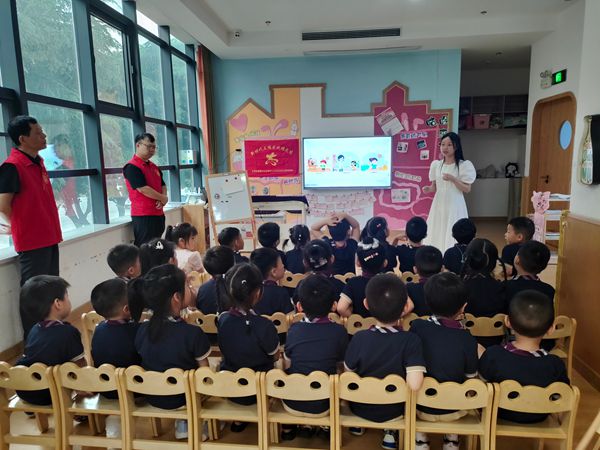 永安街道楠沙社区新时代文明实践站开展“护苗·绿书签”活动
