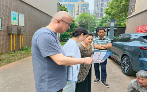 芙蓉街道新河社区开展防范非法集资宣传活动