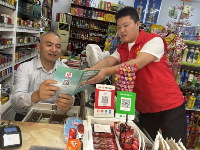 长庚街道熊家台社区开展防范和打击非法集资宣传活动