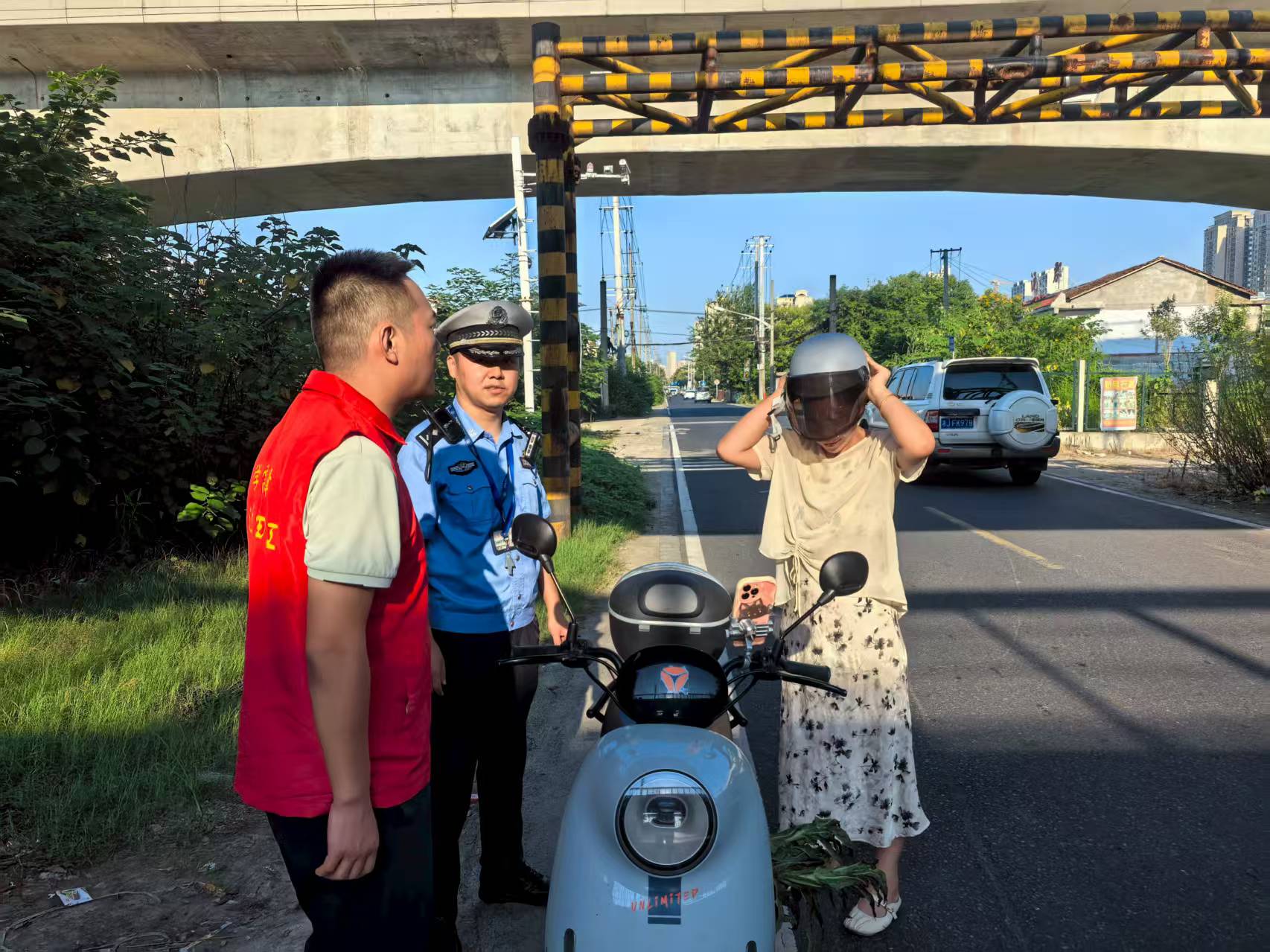 东江街道联合开展驾乘电动车安全守护专项行动