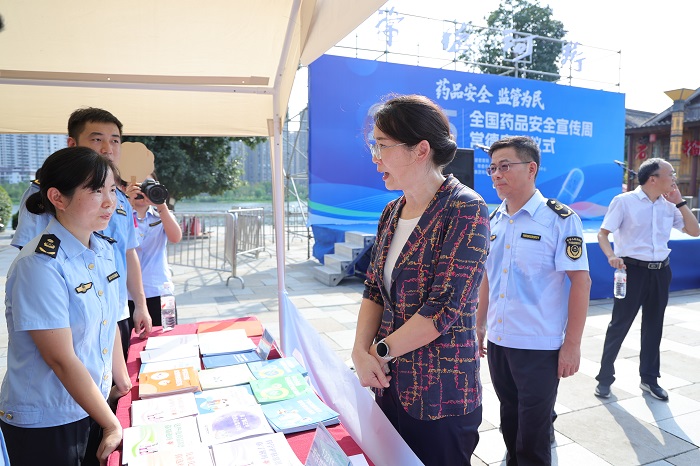 武陵区市场监管局联合开展“全国药品安全宣传周”活动