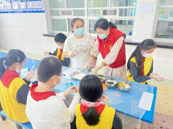 武陵区青林小学举办“月圆中秋 情满校园”主题活动