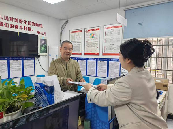 永安街道庆丰社区：便民在窗口 暖心在实处