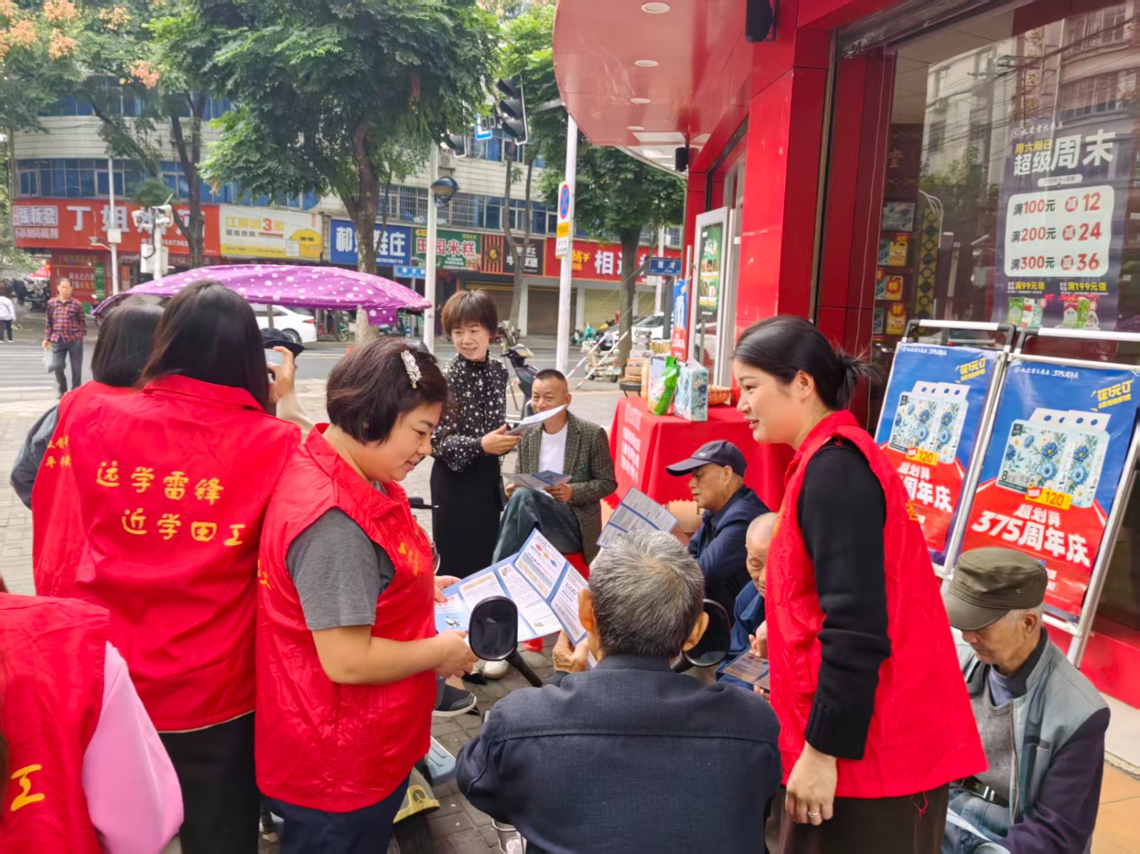 白马湖街道新建巷社区开展防范非法集资和反电诈宣传