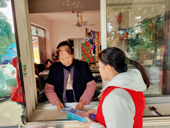 河洑镇洪流闸村开展防范非法集资入户宣传活动