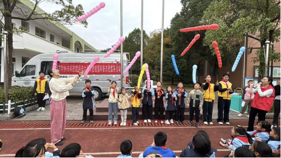 科普大篷车驶入青林小学，点燃学子探索热情