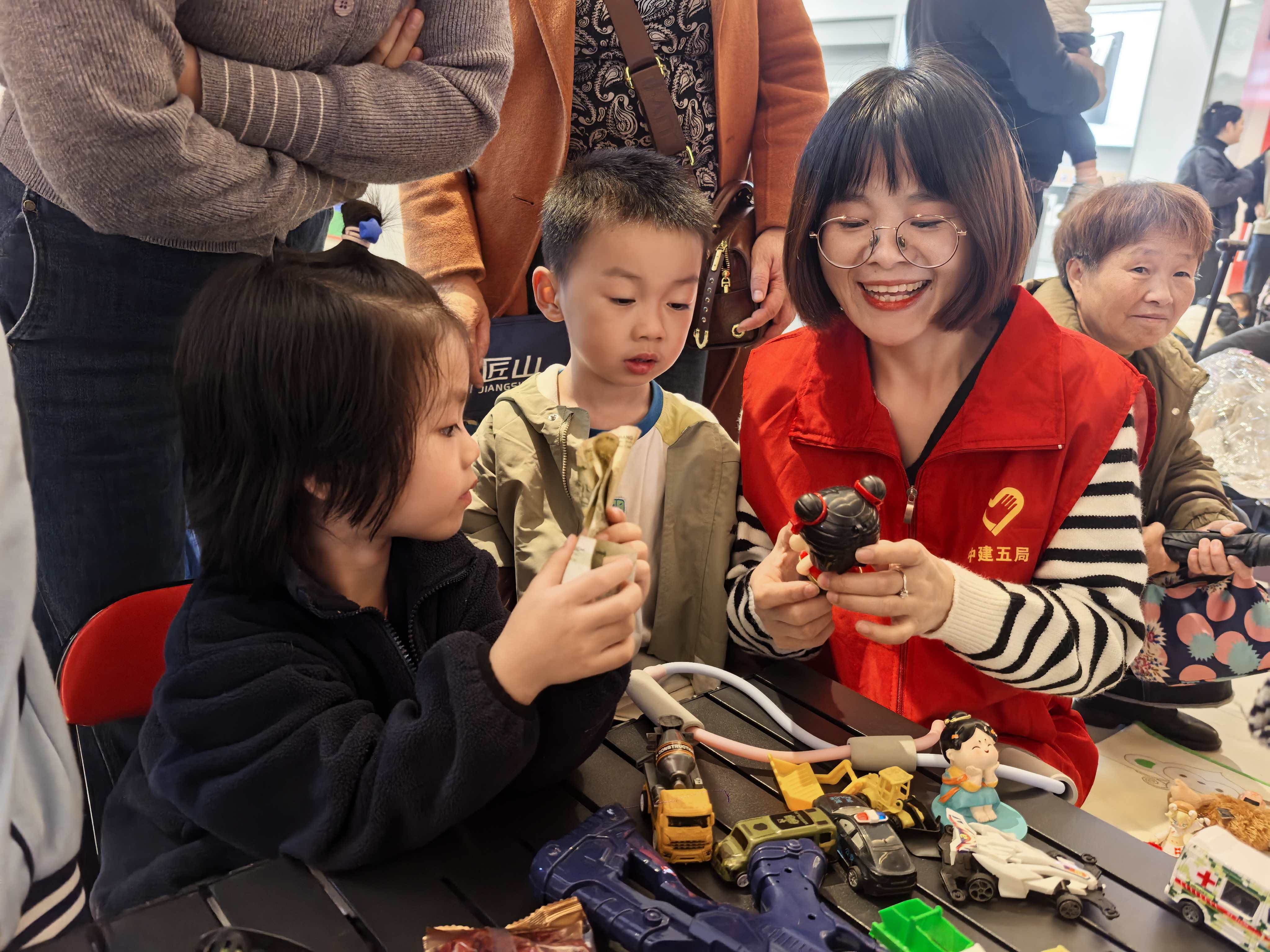 芙蓉街道开展公益义卖活动