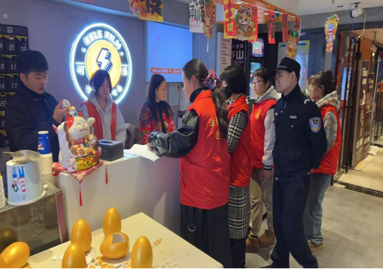 武陵区府坪街道百街口社区开展“利剑护蕾”主题专项宣传活动