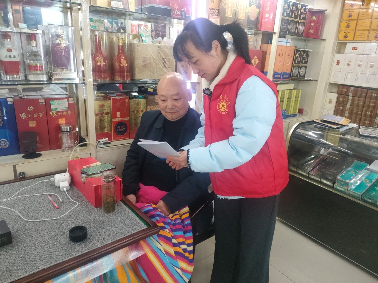 武陵区府坪街道光明巷社区开展宪法宣传活动