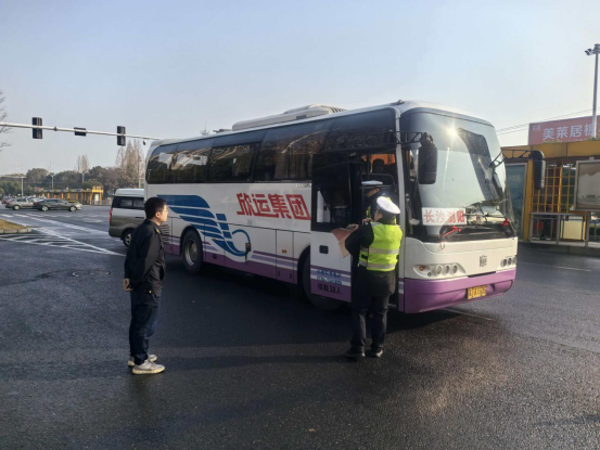 武陵区多部门联合开展交通运输安全专项整治行动