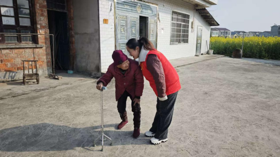 河洑镇朱湖社区：雷锋日里志愿红