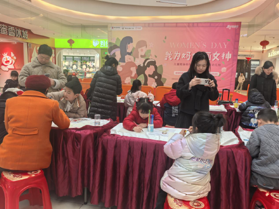 芙蓉街道开展“芙蓉花·童心绘母爱”主题绘画活动