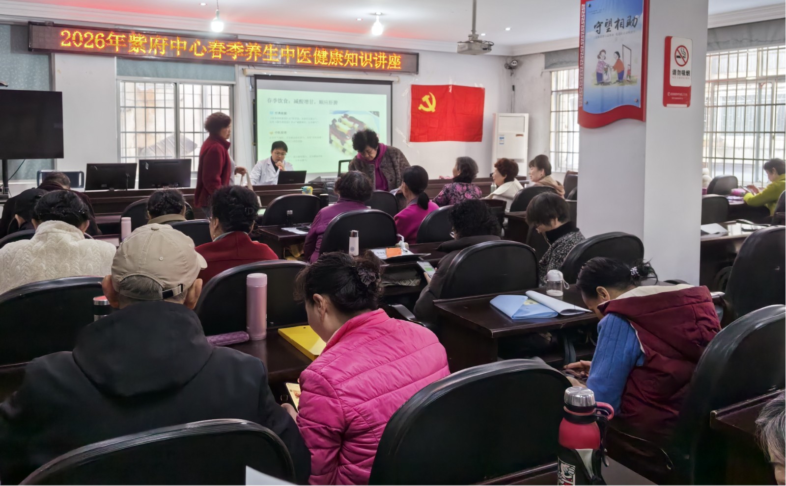 武陵区府坪街道东湖巷社区开展“春日送健康 服务暖民心”活动