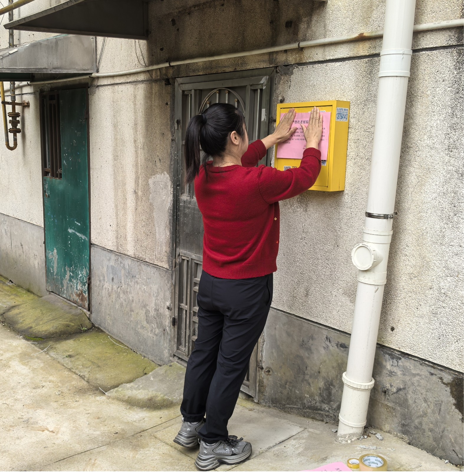 府坪街道东湖巷社区集中整治“城墙菜地”