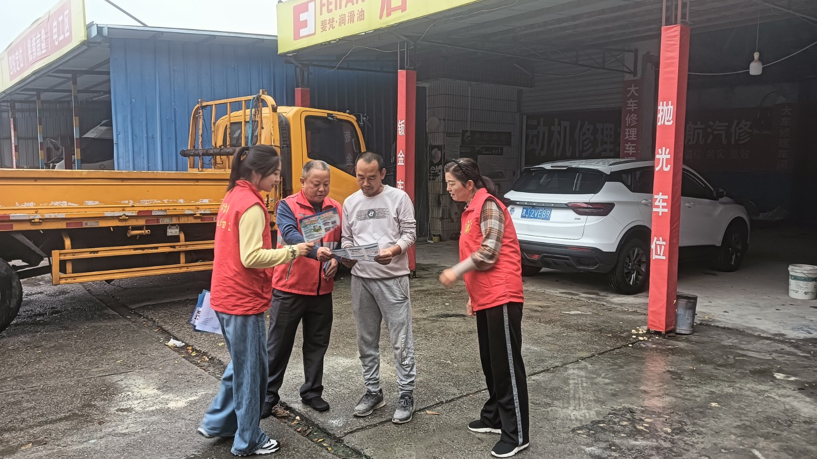 启明街道唐家溶社区开展防范非法集资入户宣传活动