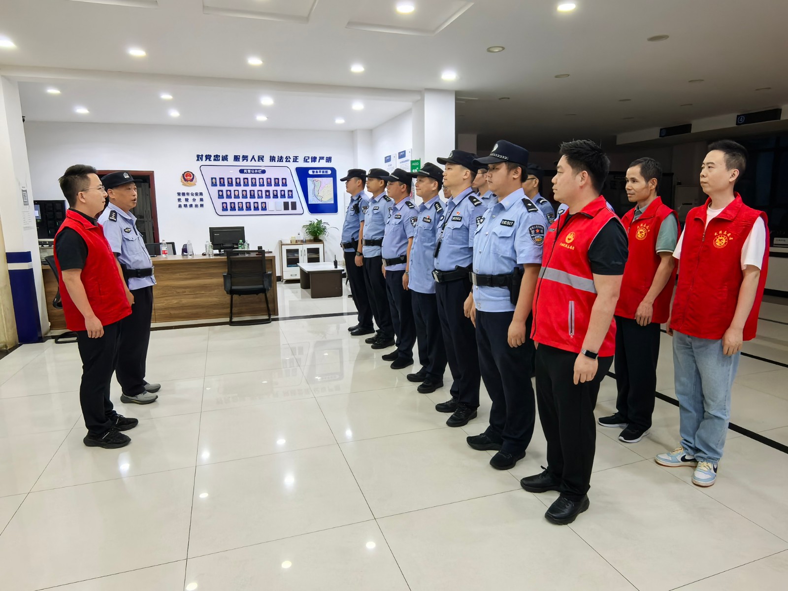 武陵区启明街道开展高考后治安巡逻及学考考点安保工作