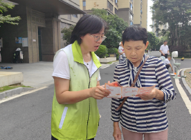 芙蓉街道：惠民政策进家门 义诊服务暖民心