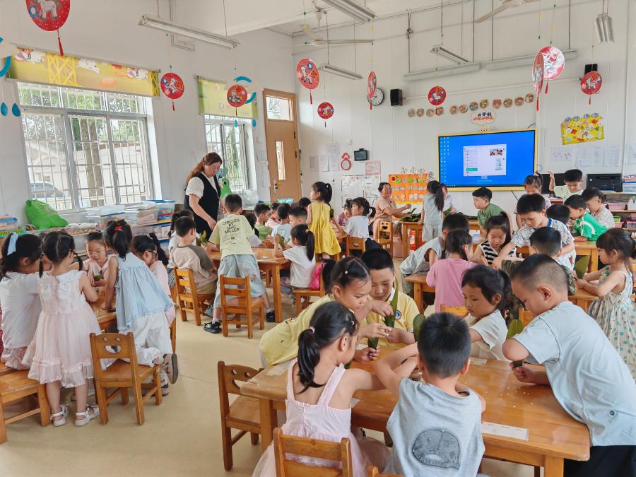 芦荻山乡双观幼儿园开展端午主题活动