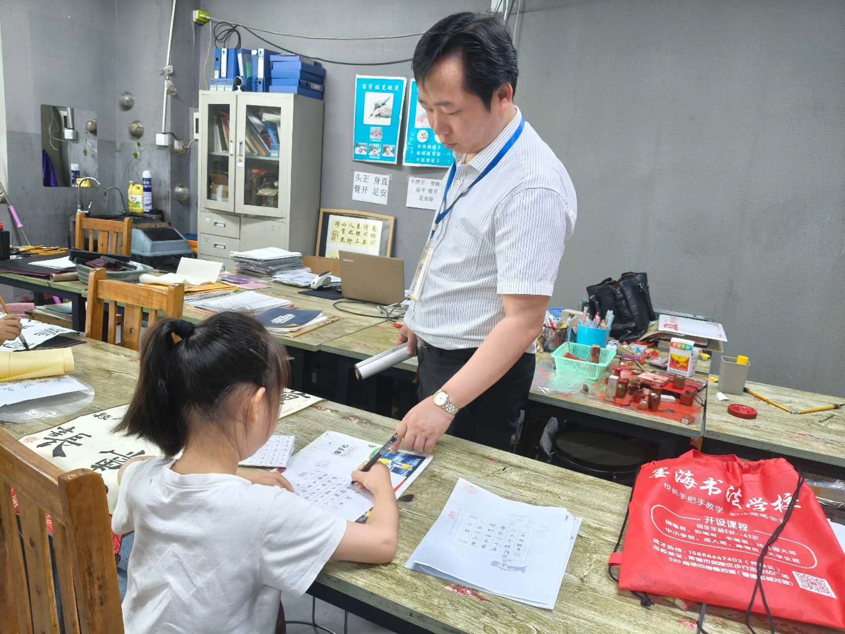 府坪街道圆梦困境儿童“书法微心愿” 民生微实事浇灌成长新希望