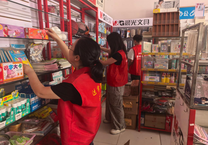 长庚街道高车社区开展校园周边“扫黄打非”专项巡查活动