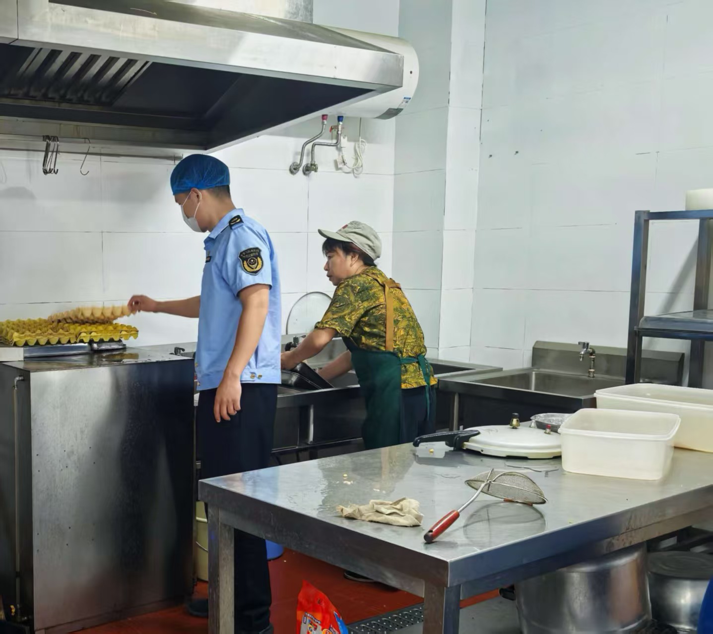 武陵区市场监督管理局开展高校及周边网络餐饮专项整治暨监督抽检行动