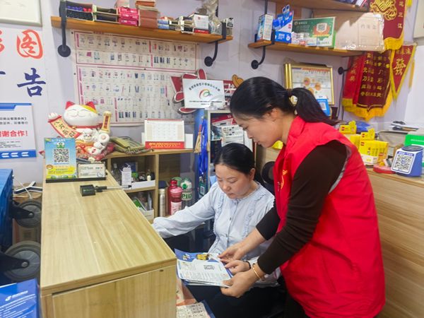 永安街道牯牛岗社区开展“扫黄打非”宣传工作